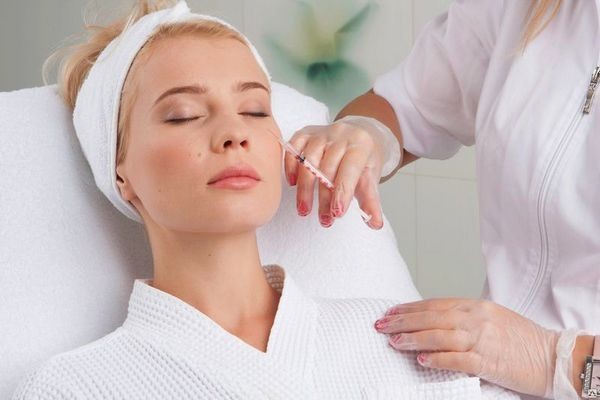 «Формула Здоровья» Kogda-pora-k-kosmetologu Когда необходимо посетить косметолога? 